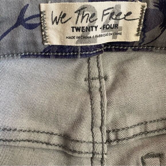 Free People We The Free Floral Print Bell Bottom Jeans Gray Size 24 - Picture 5 of 9